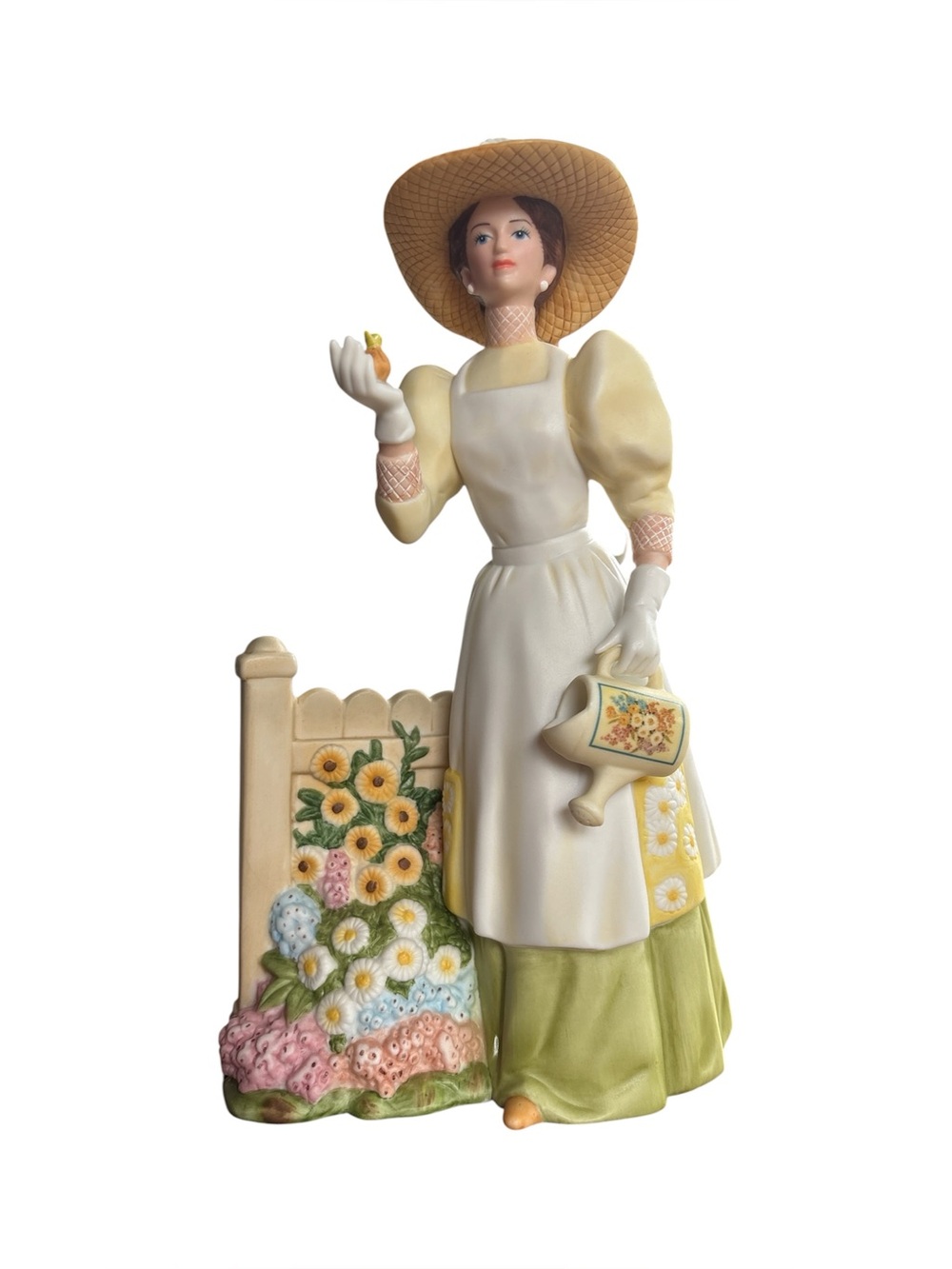 Avon 2008-2009 Presidents Club Mrs. Albee Porcelain Gardening Figurine